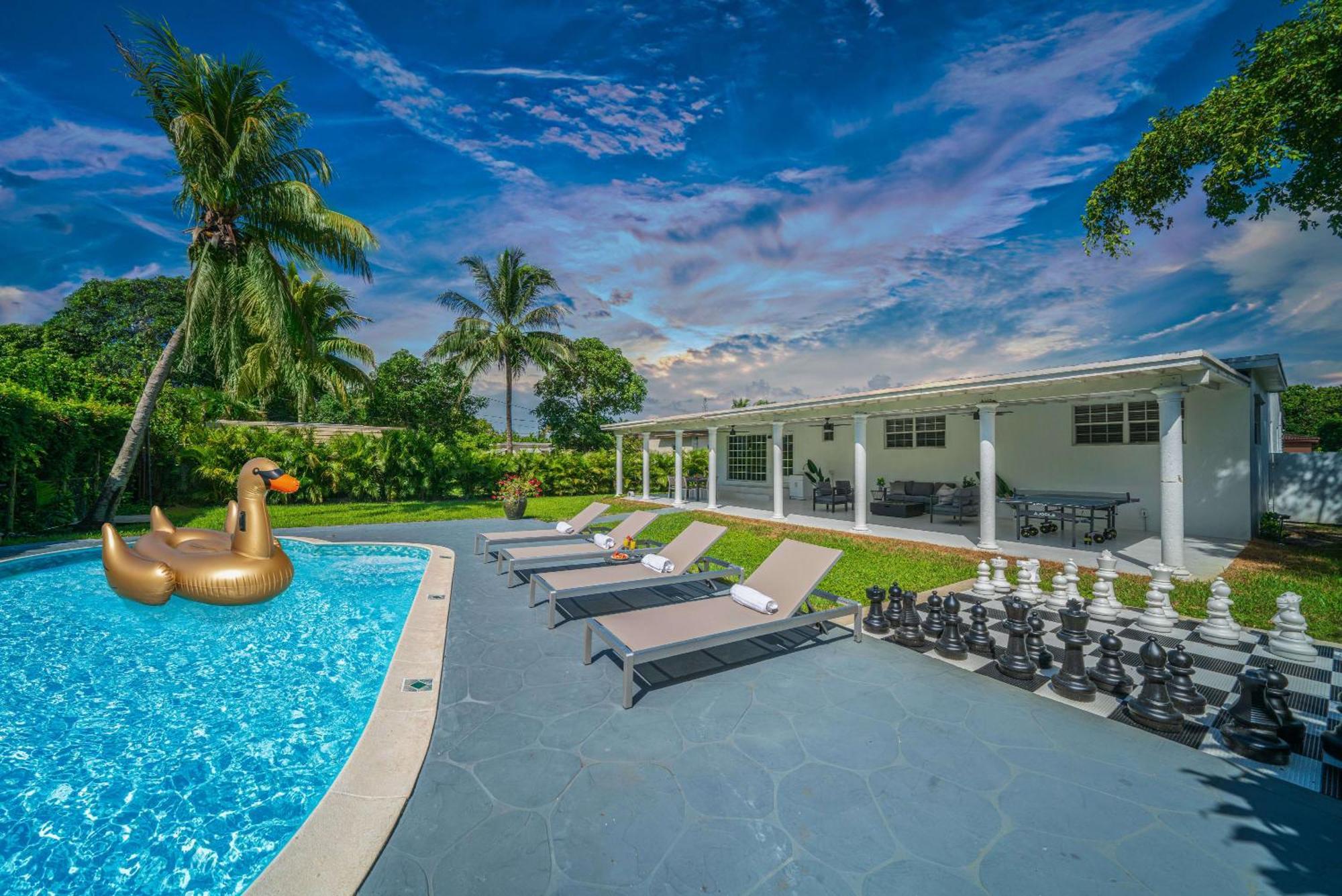 Villa New Tropical Oasis Retreat In Miami Exterior foto